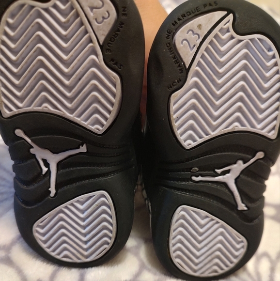 Black/white jordans - Picture 2 of 10